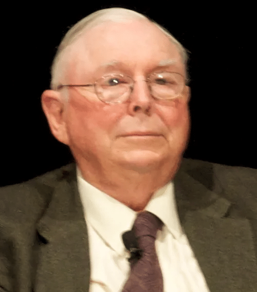 Charles Thomas Munger, más conocido como Charlie Munger, es un inversor, empresario y filántropo estadounidense que ha dejado una marca indeleble en el mundo de las finanzas y más allá. 